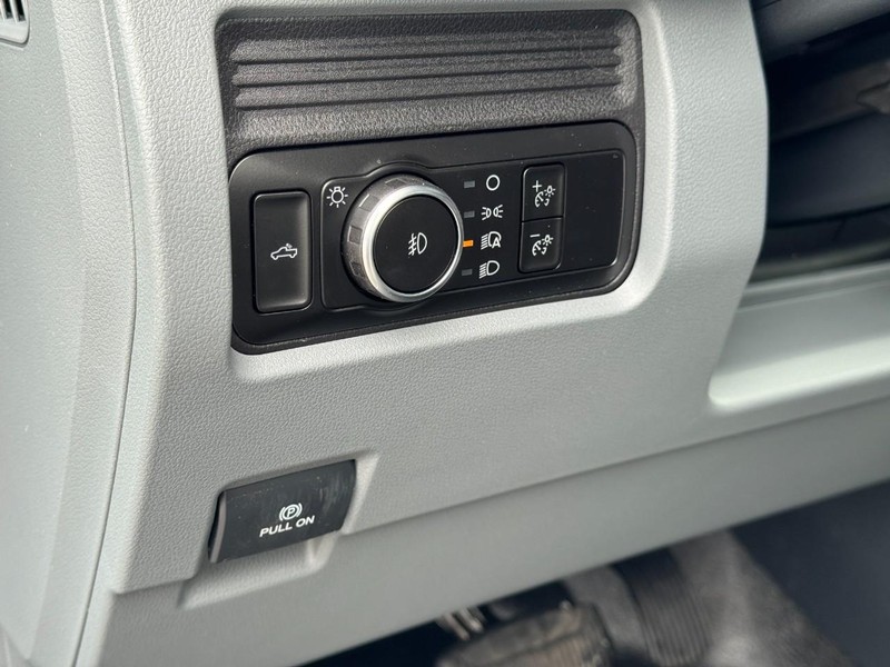 Ford Super Duty F-250 SRW Vehicle Image 13