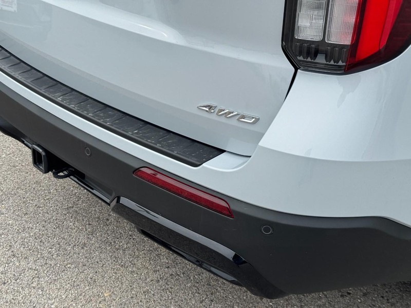 Ford Explorer Vehicle Full-screen Gallery Image 4