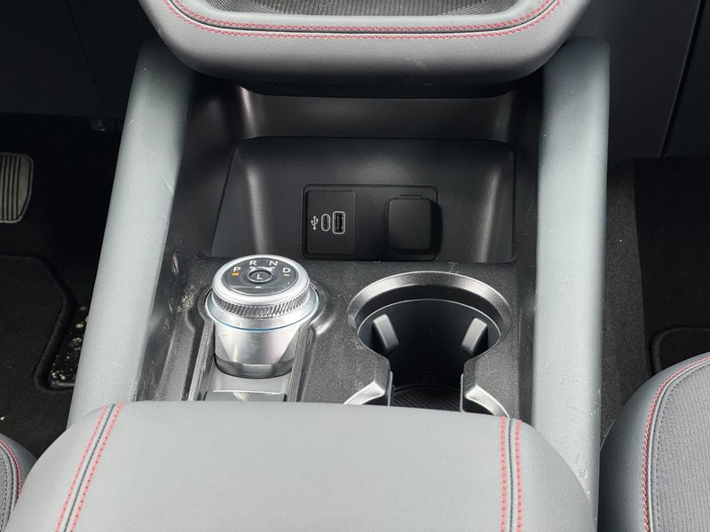 Ford Explorer Vehicle Full-screen Gallery Image 11