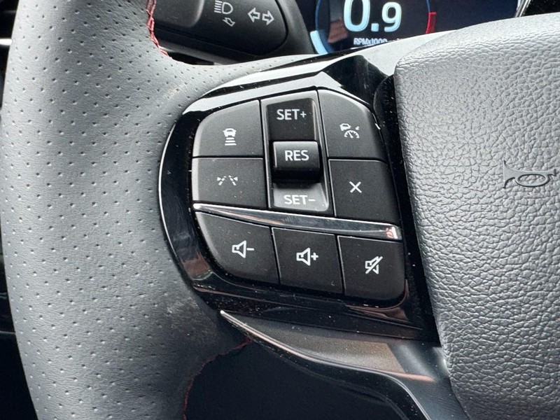 Ford Explorer Vehicle Full-screen Gallery Image 16