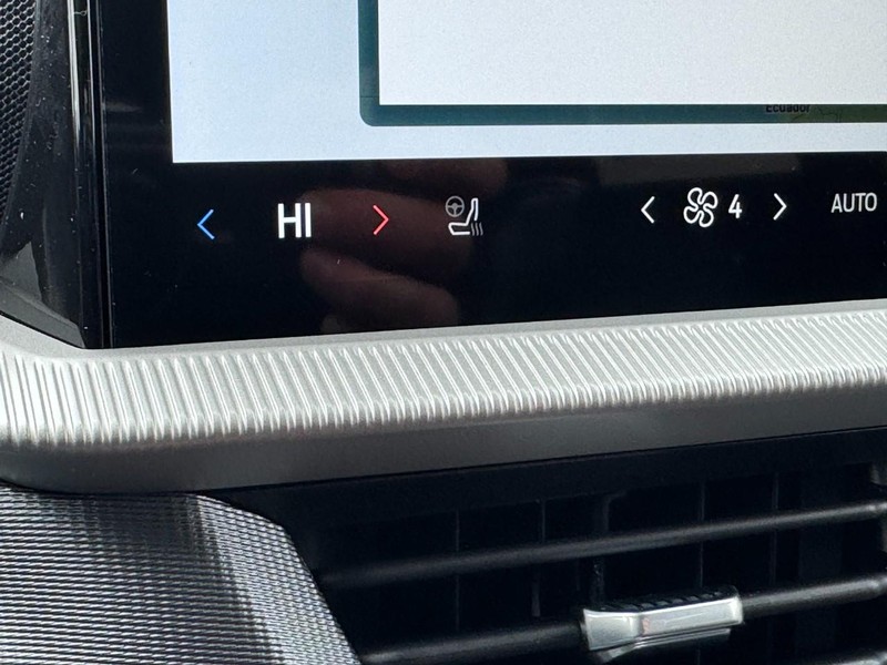 Ford Explorer Vehicle Full-screen Gallery Image 18