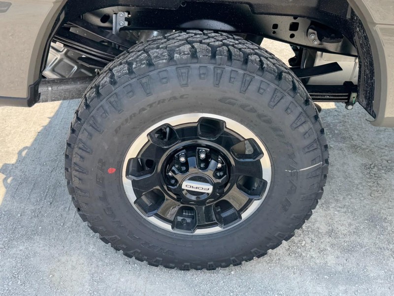 Ford Super Duty F-350 SRW Vehicle Full-screen Gallery Image 4