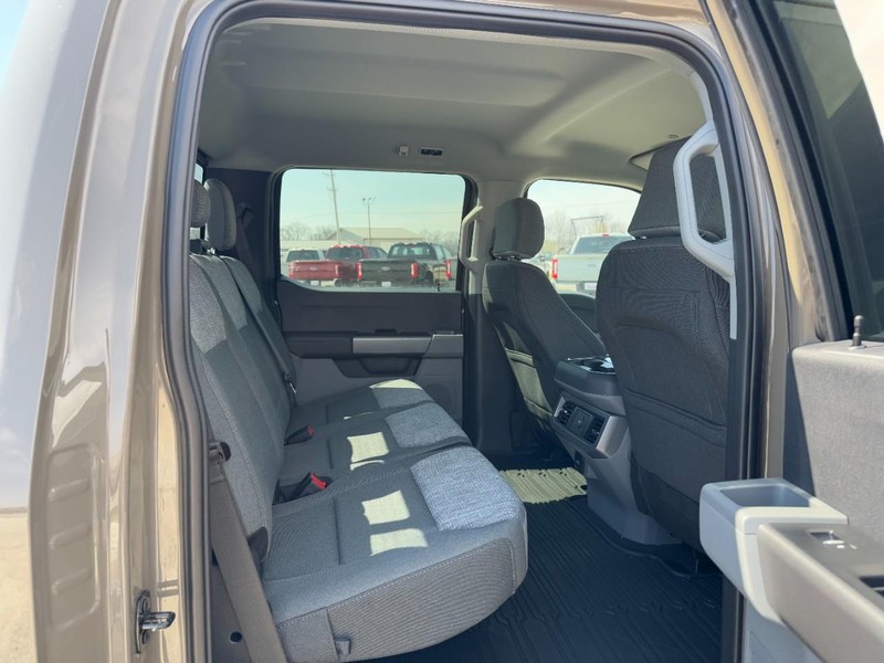 Ford Super Duty F-350 SRW Vehicle Full-screen Gallery Image 5