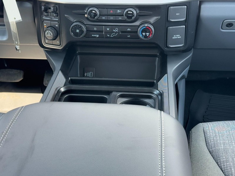 Ford Super Duty F-350 SRW Vehicle Full-screen Gallery Image 9