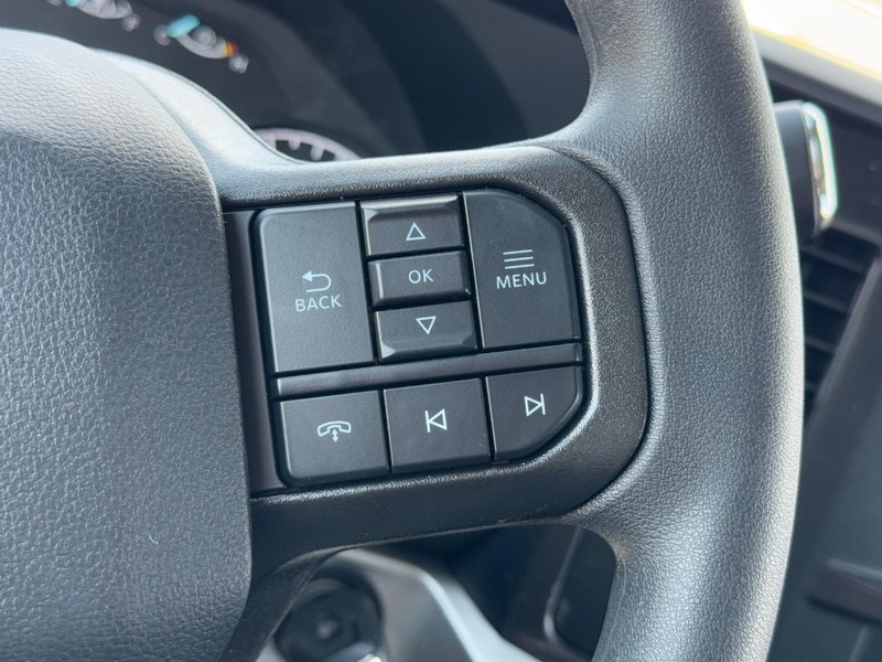 Ford Super Duty F-350 SRW Vehicle Full-screen Gallery Image 11