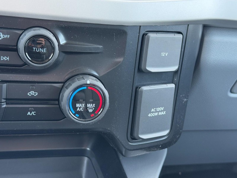 Ford Super Duty F-350 SRW Vehicle Full-screen Gallery Image 12