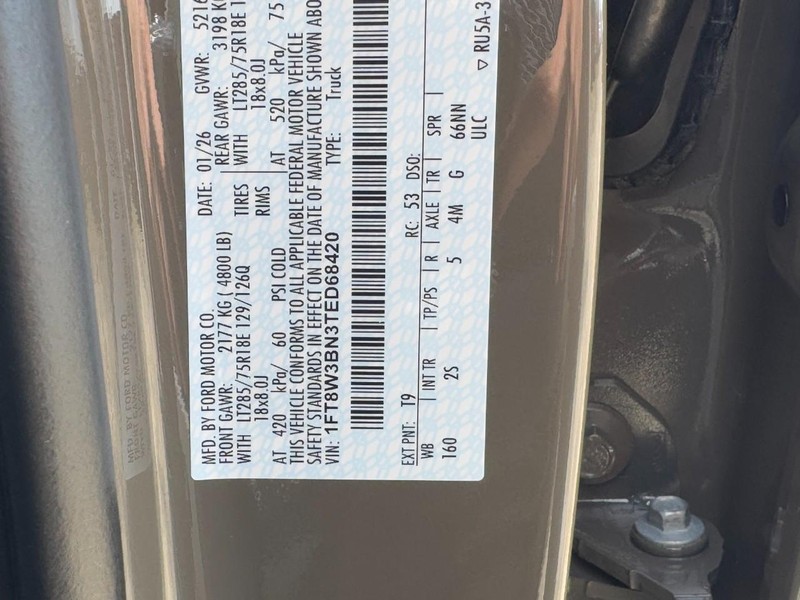 Ford Super Duty F-350 SRW Vehicle Full-screen Gallery Image 15