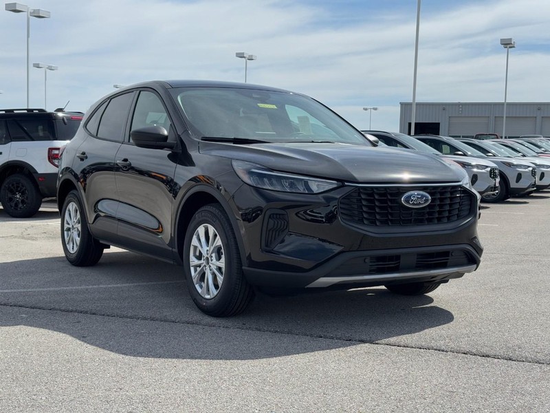 Ford Escape Vehicle Full-screen Gallery Image 2