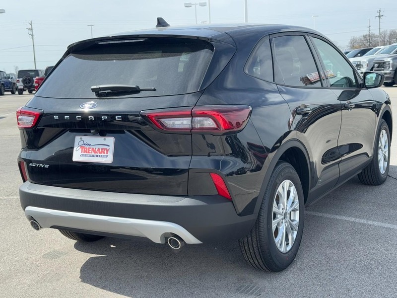 Ford Escape Vehicle Full-screen Gallery Image 3