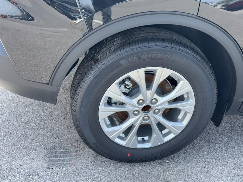 Ford Escape Vehicle Full-screen Gallery Image 4