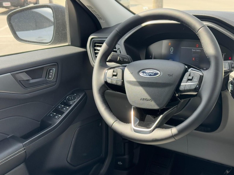 Ford Escape Vehicle Full-screen Gallery Image 7