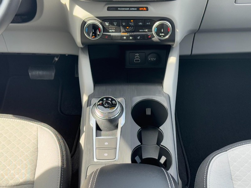 Ford Escape Vehicle Full-screen Gallery Image 9