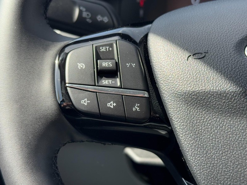 Ford Escape Vehicle Full-screen Gallery Image 10