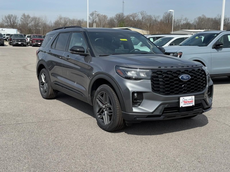 Ford Explorer Vehicle Full-screen Gallery Image 2