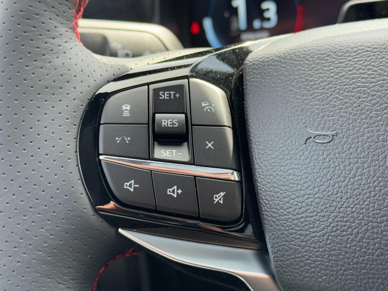 Ford Explorer Vehicle Full-screen Gallery Image 10