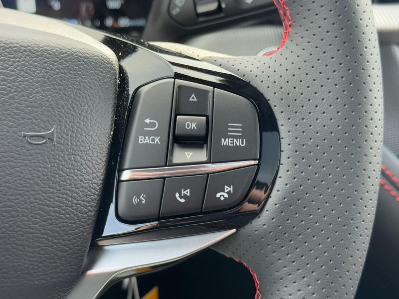 Ford Explorer Vehicle Full-screen Gallery Image 11