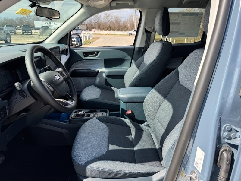 Ford Maverick Vehicle Image 17