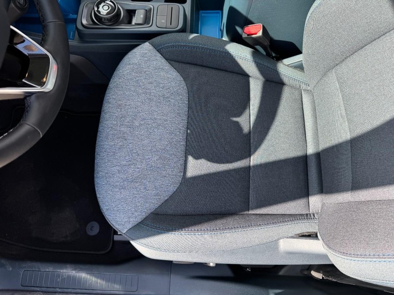 Ford Maverick Vehicle Image 18