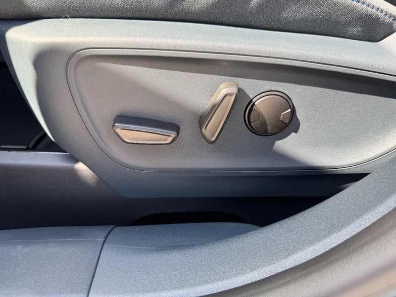 Ford Maverick Vehicle Image 19