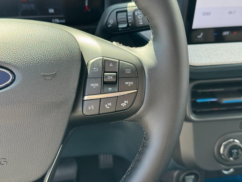 Ford Maverick Vehicle Image 22