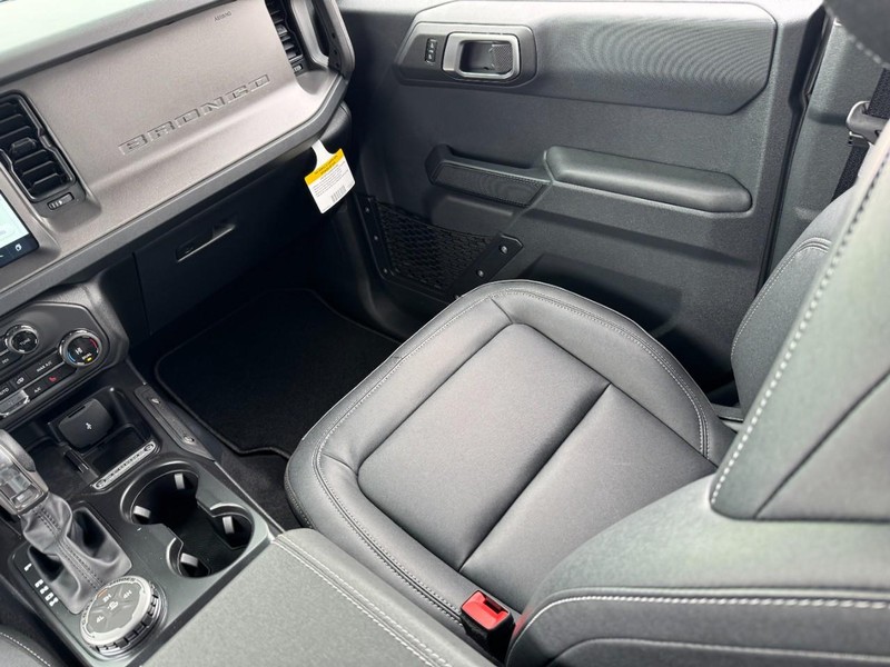 Ford Bronco Vehicle Image 14