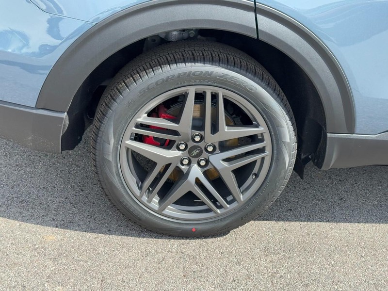 Ford Explorer Vehicle Full-screen Gallery Image 4