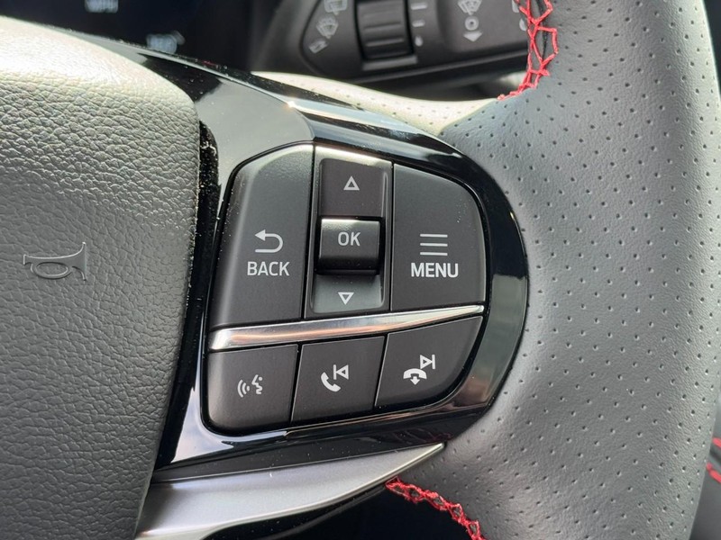 Ford Explorer Vehicle Full-screen Gallery Image 12