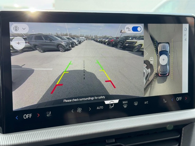 Ford Explorer Vehicle Full-screen Gallery Image 15