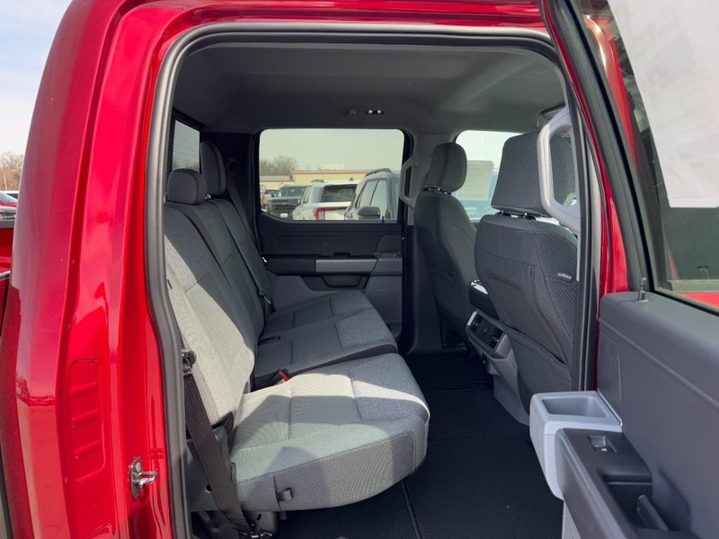 Ford F-150 Vehicle Full-screen Gallery Image 5