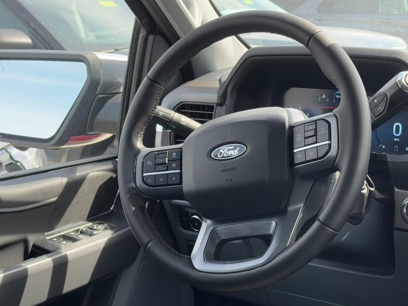 Ford F-150 Vehicle Full-screen Gallery Image 7