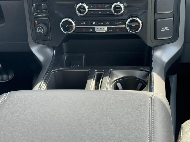 Ford F-150 Vehicle Full-screen Gallery Image 9