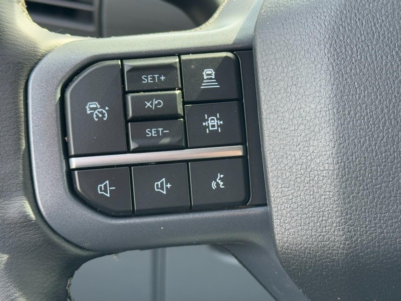 Ford F-150 Vehicle Full-screen Gallery Image 10