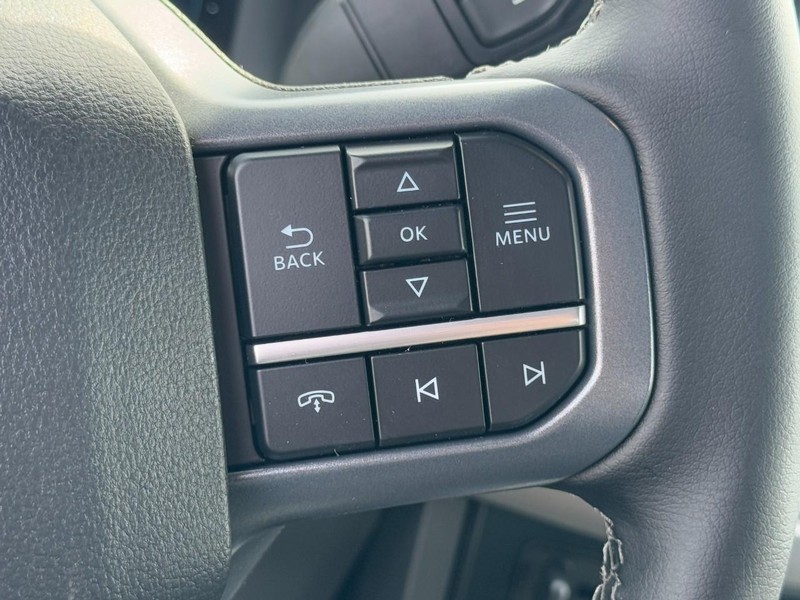 Ford F-150 Vehicle Full-screen Gallery Image 11