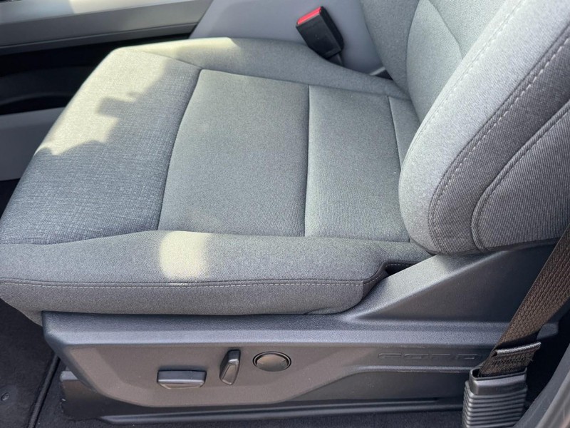 Ford F-150 Vehicle Full-screen Gallery Image 15