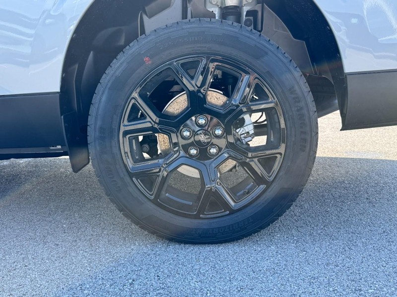 Ford Maverick Vehicle Image 06