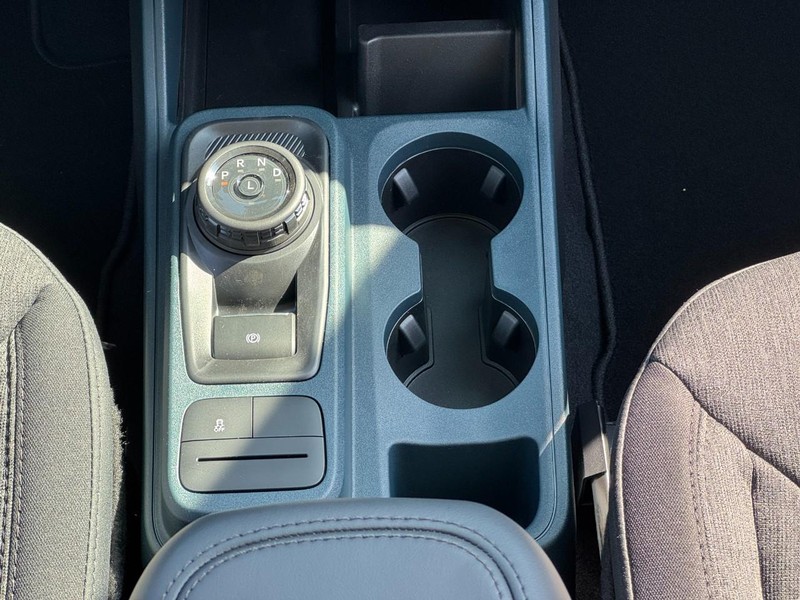 Ford Maverick Vehicle Image 13