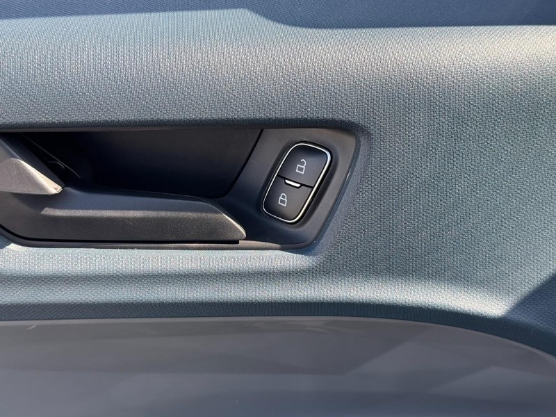 Ford Maverick Vehicle Image 15