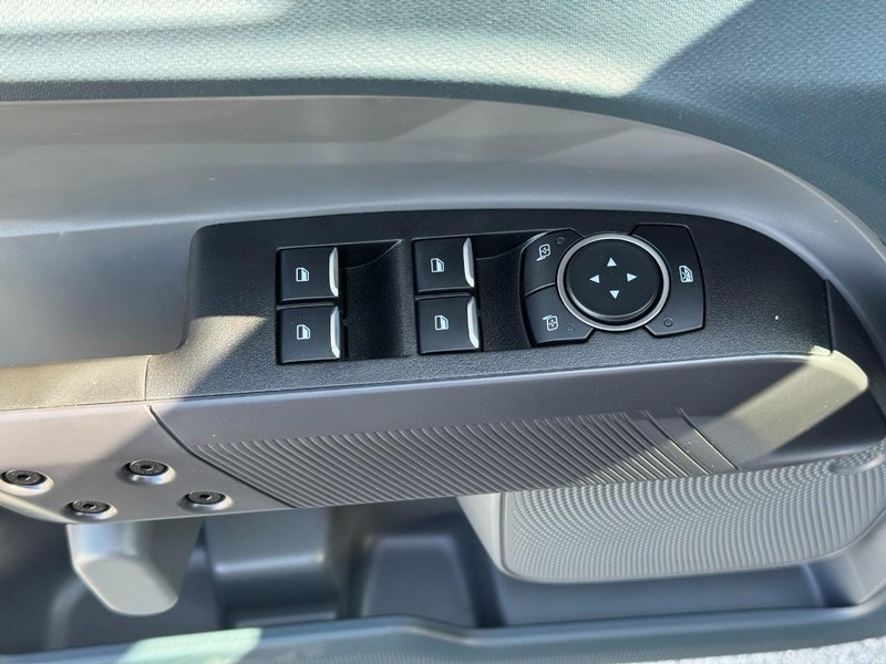 Ford Maverick Vehicle Image 16