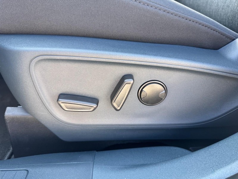 Ford Maverick Vehicle Image 19