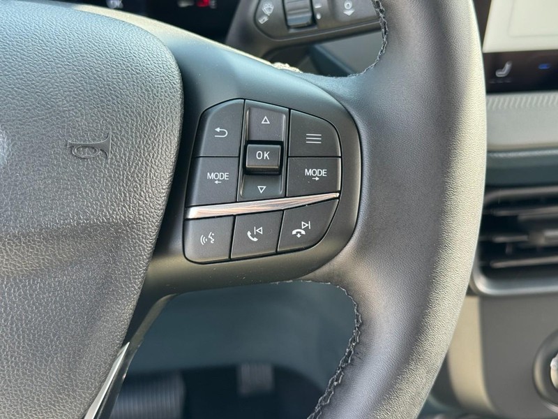 Ford Maverick Vehicle Image 22