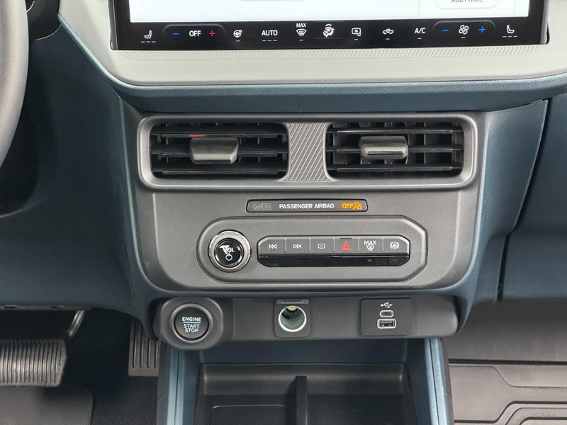 Ford Maverick Vehicle Image 13