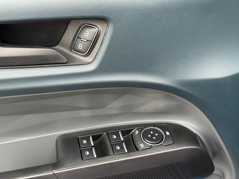 Ford Maverick Vehicle Image 16