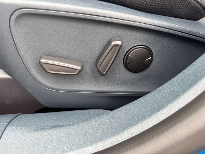 Ford Maverick Vehicle Image 19