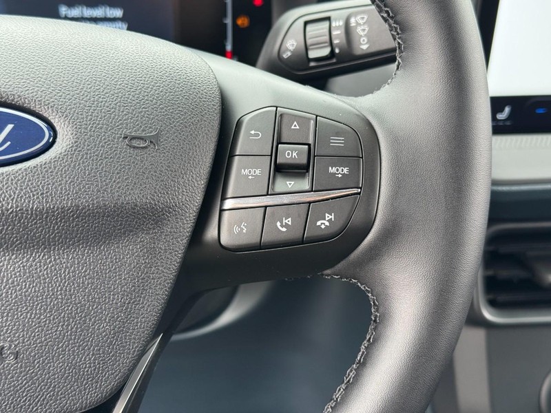 Ford Maverick Vehicle Image 22