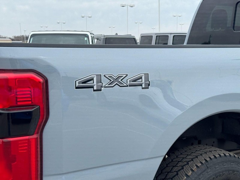 Ford Super Duty F-250 SRW Vehicle Image 04