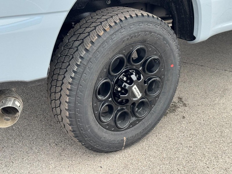 Ford Super Duty F-250 SRW Vehicle Image 05