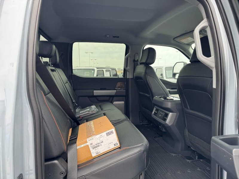 Ford Super Duty F-250 SRW Vehicle Image 06