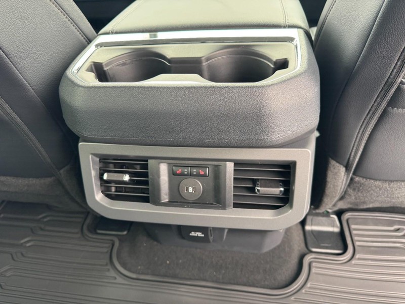 Ford Super Duty F-250 SRW Vehicle Image 11