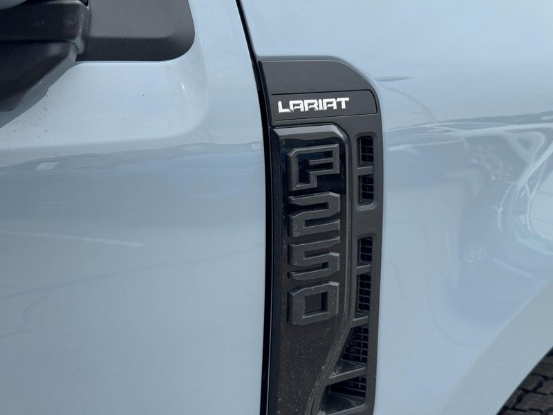 Ford Super Duty F-250 SRW Vehicle Image 12