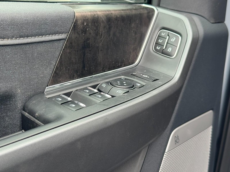 Ford Super Duty F-250 SRW Vehicle Image 13